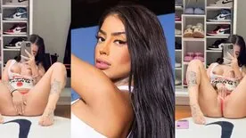 Novinha siririca em video caseiro no espelho de casa