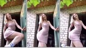 Porn carioca com novinha enfiando vibrador na bucetinha