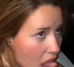 Corno vendo o roludo foder e gozar na cara da sua esposa linda