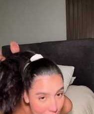 Delícia de morena toda meladinha mostrando tudo