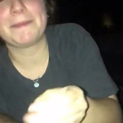 Dotado gozando na boca da novinha de surpresa