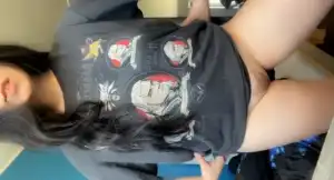 Moreninha de 18 aninhos mostrando seu lindos peitos grandes