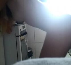 Negão metendo na novinha safada na cozinha