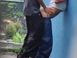 Flagra amador com novinha atrás da casa